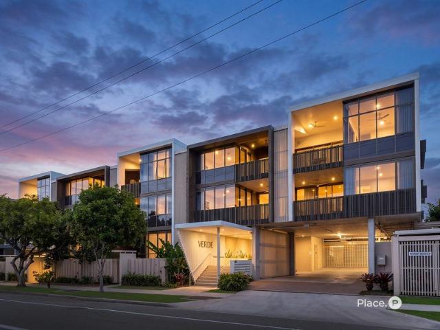 Contemporary Urban Living with Stunning City Views