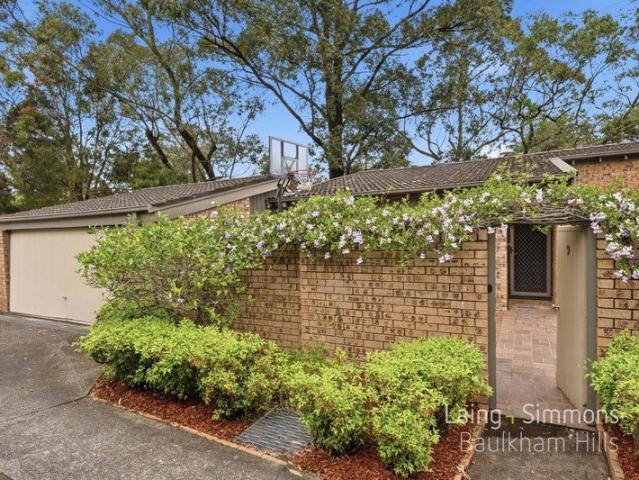 Contemporary Villa Living, Walk to Metro & Cherrybrook Public