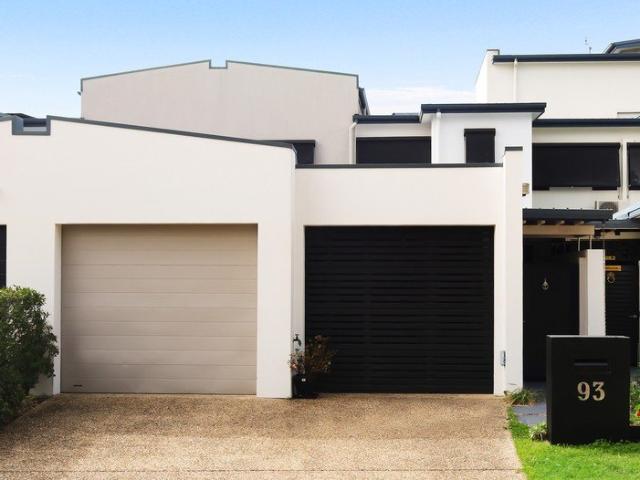 Contemporary Villa Living with No Body Corporate Fees
