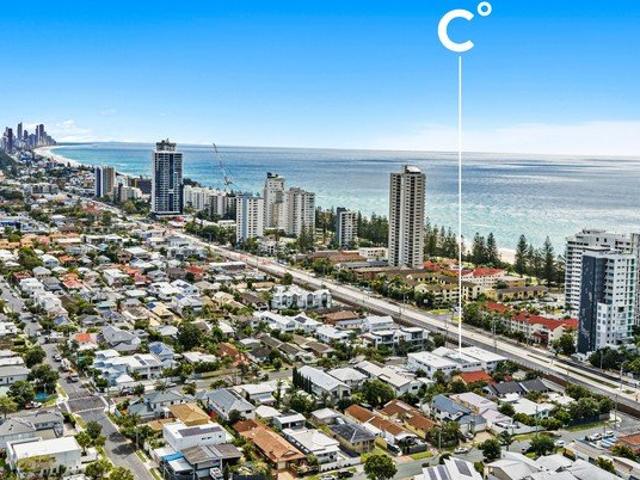 Contemporary Villa, Moments from Burleigh Beach