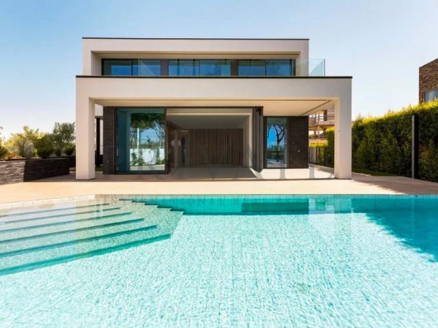 Contemporary Villa with Golf Views in Vilamoura