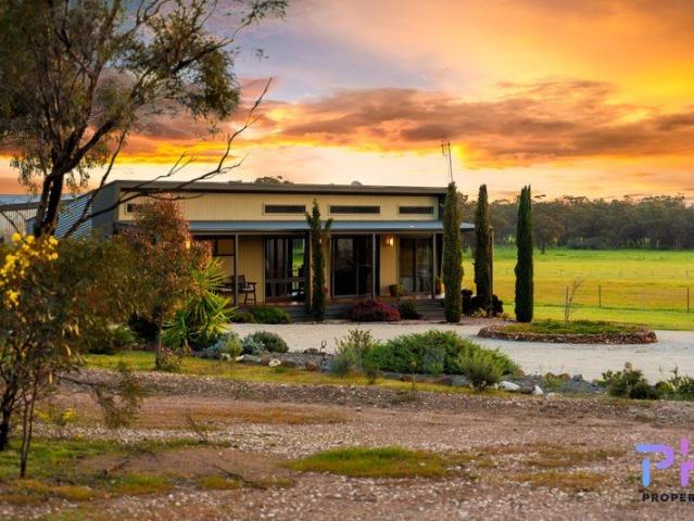 CONTEMPORAY DESIGN MEETS FRENCH PROVINCIAL CHARM ON 18.5 ACRES