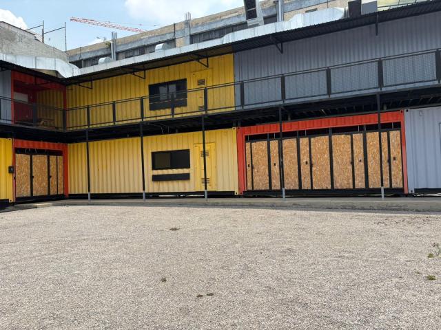 Contenedores en renta en zona estrat?gica ? Listos para giro comercial con estacionamiento incluido