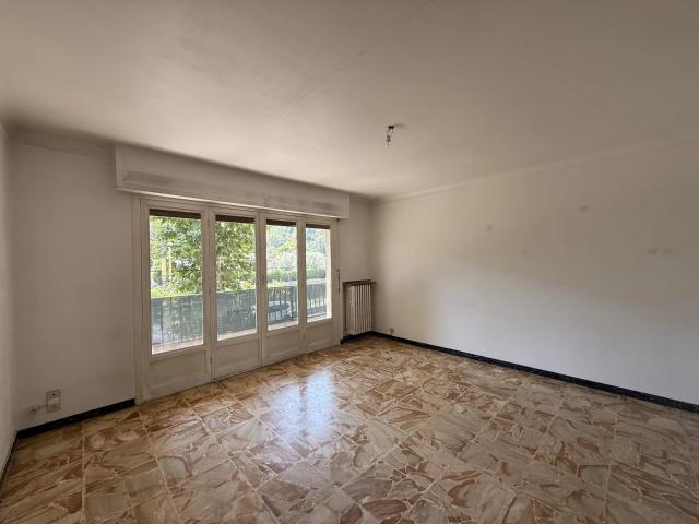 CONTES 3 pièces 63m2 doubles balcons traversant Est Ouest Lumineux à rafraichir pas de vis à vis
