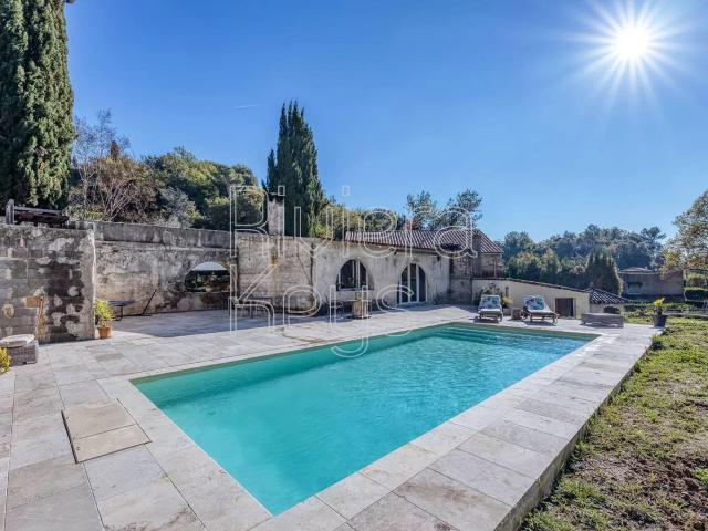 Contes: Splendide maison de village avec piscine et garage 142m² Contes