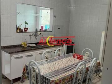 Continental II | 2 Imóveis no Mesmo Terreno, 5 Dormitórios e 2 Vagas em Localização Estratégica