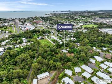 PRIVATE, PEACEFUL HAVEN. 4 BEDS. 2 BATHS. 1.16 HECTARES