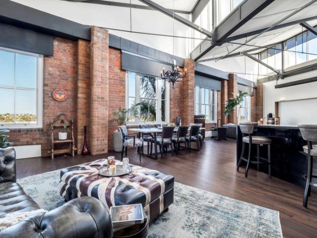 Contract Crashed Top Corner Loft with Panoramic River Views
