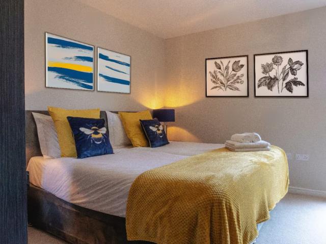 Contractor Stay Hatfield | Free Parking | Sleeps 4