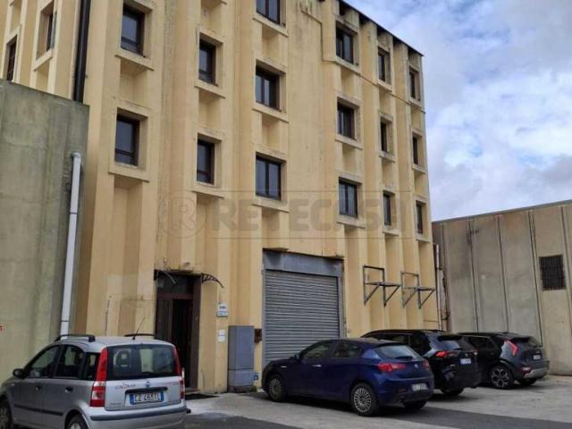 Contrada Targia 17 vani 450mq
