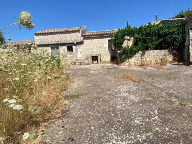Crocevia Cava Ispica 226 818 6 vani 220mq