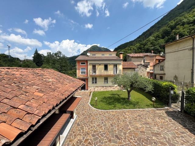 Contrada Zanchi di Novale 2 7 vani 252mq