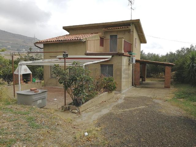 CONTRADA AVVENTO 6 vani 126mq