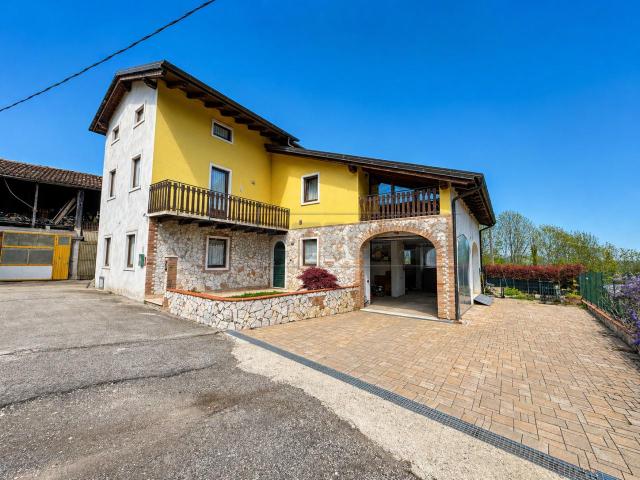 Contrada Maso di Cerealto 1 8 vani 276mq
