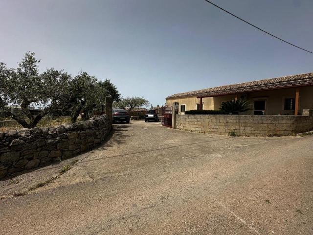 Contrada Pirato Cava Maria 38g 24 6 vani 120mq