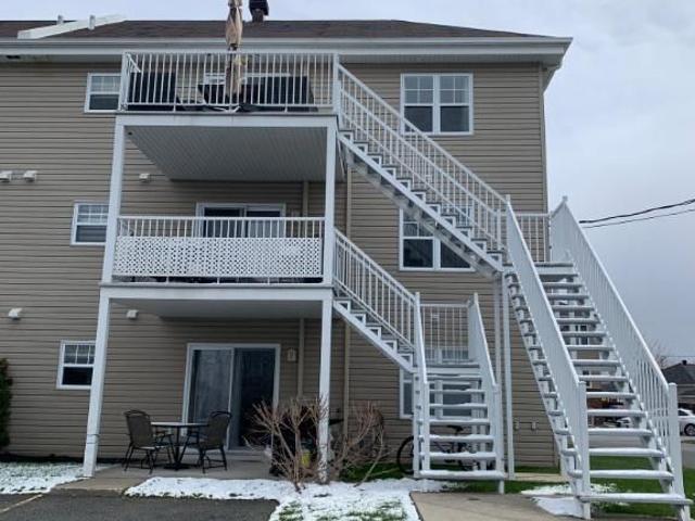 CONTRECOEUR 4 1/2 récent et lumineux au troisième étage d'un triplex tranquille