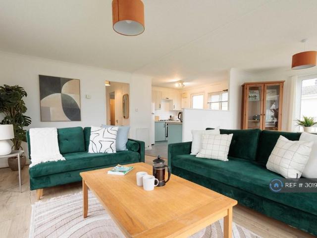 Convent Meadows, Christchurch, BH23 2 bed bungalow to rent £2,200 pcm £508 pw