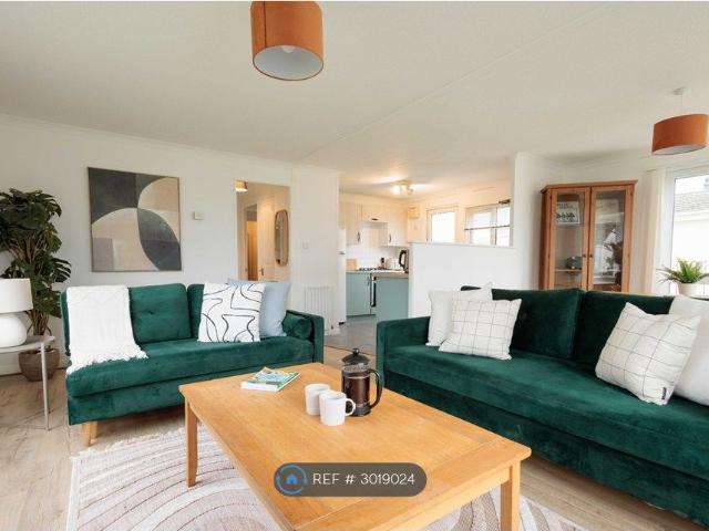 Convent Meadows, Christchurch BH23, 2 bed bungalow to rent, £2,200 pcm | PrimeLocation