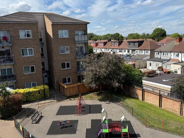 Convent Way, Southall UB2, 3 bed flat to rent, £1,800 pcm | PrimeLocation