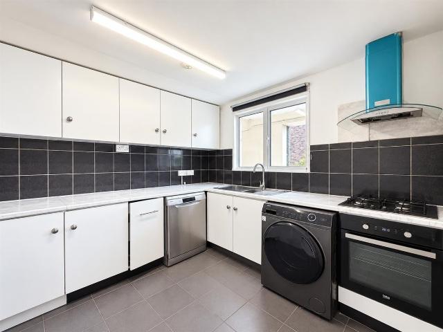 Convent Way, Southall UB2, 3 bed flat to rent, £2,200 pcm | PrimeLocation