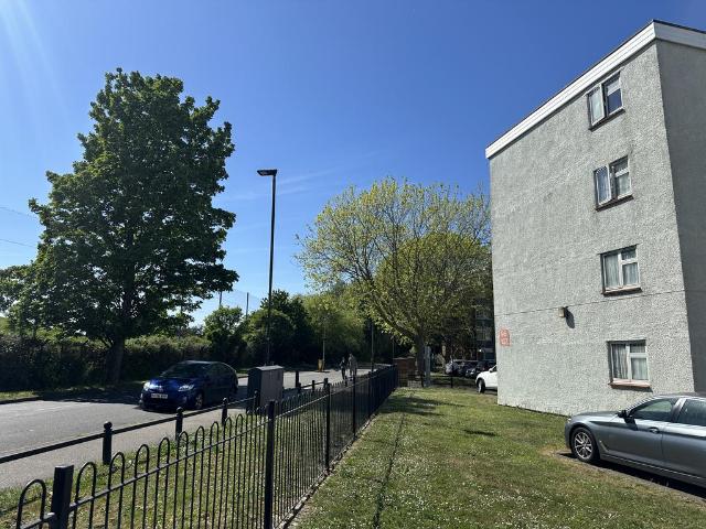 Convent Way, Southall UB2 2 bed flat to rent £2,200 pcm £508 pw