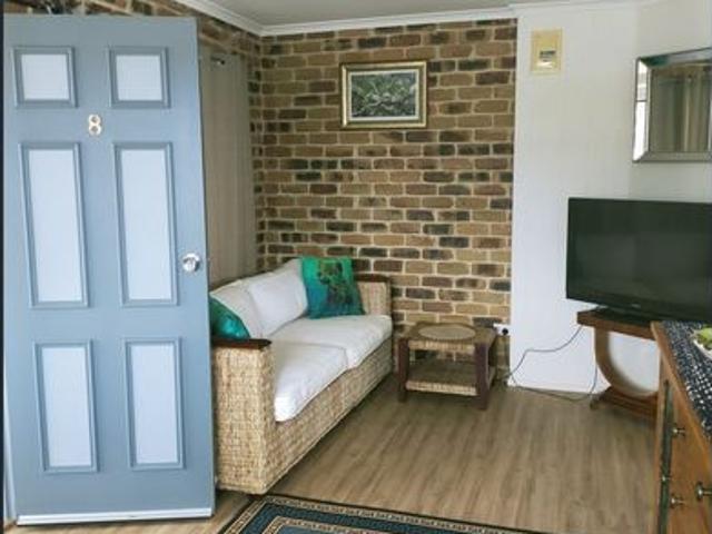 Convenient Main Street Living – Walk to the River