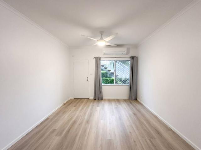 Convenient Manoora Location