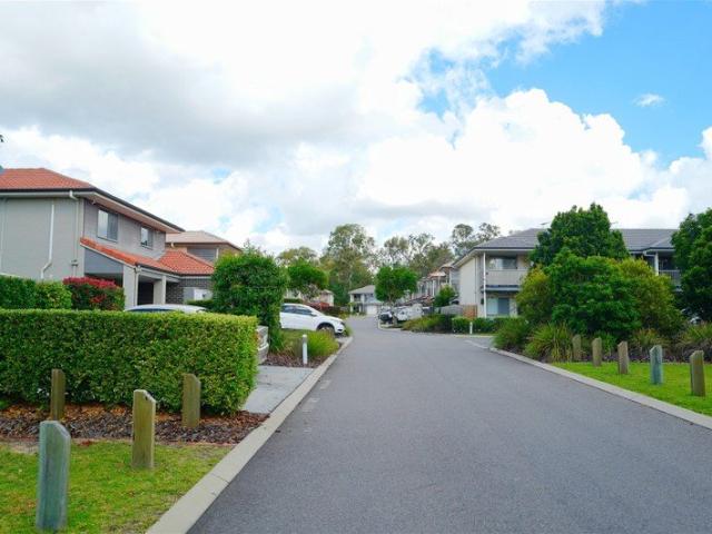 Convenient modern Townhouse for rent A real hidden gem in the Wacol!