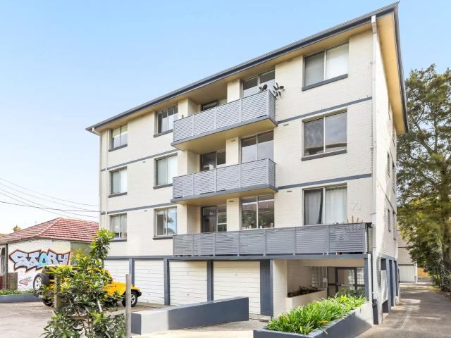 Convenient & Modern Two Bedroom Apartment in Prime Location