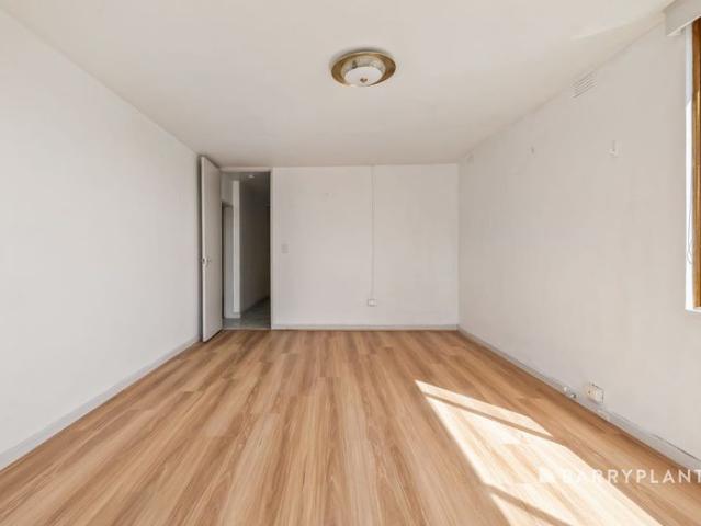 Convenient Northcote Living – 2 Bedrooms, Parking & Storage