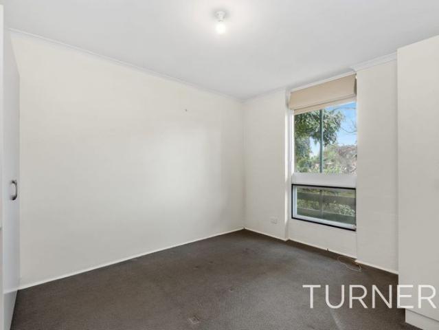 Convenient One Bedroom Living Close to Shopping and City Attractions