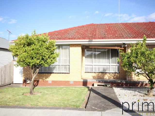 Convenient One Bedroom Unit in Sought After Geelong West!