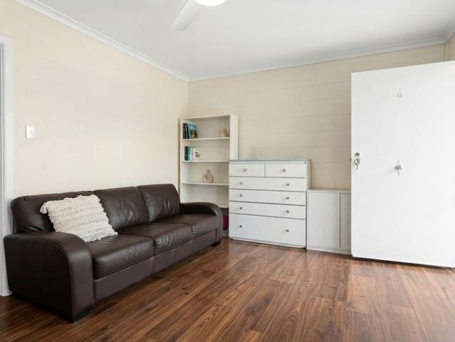 Convenient One Bedroom Unit in Prime Mitcham Location