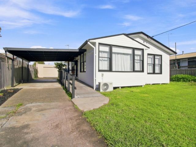 CONVENIENT ACCESS TO SCHOOLS, SHOPS & PUBLIC TRANSPORT