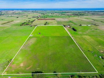 Convenient Acreage with Substantial Water Title