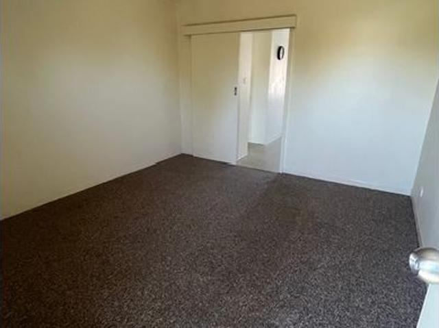 Convenient Airport Living – Spacious 2 Bedroom Upstairs Unit