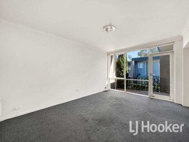 Convenient and Bright 2 Bedroom Apartment in Preston!