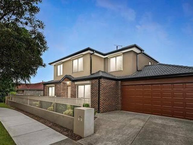Convenient and Comfortable Living a Beautiful Home in Prime Location