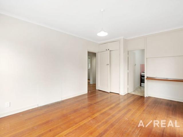 Convenient and Comfortable Living in Prime Location!