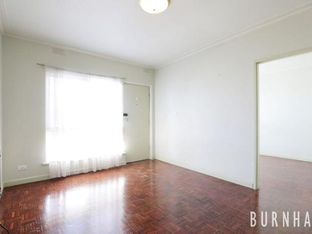 CONVENIENT AND COMFORTABLE ONE BEDROOM UNIT
