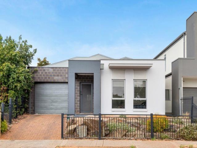 CONVENIENT AND CONTEMPORARY LIVING!
