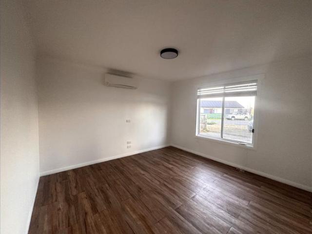 Convenient and low maintenance family home
