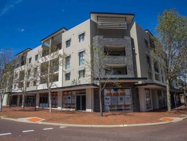 CONVENIENT AND LOW MAINTENANCE LIVING IN THE HEART OF MIDLAND