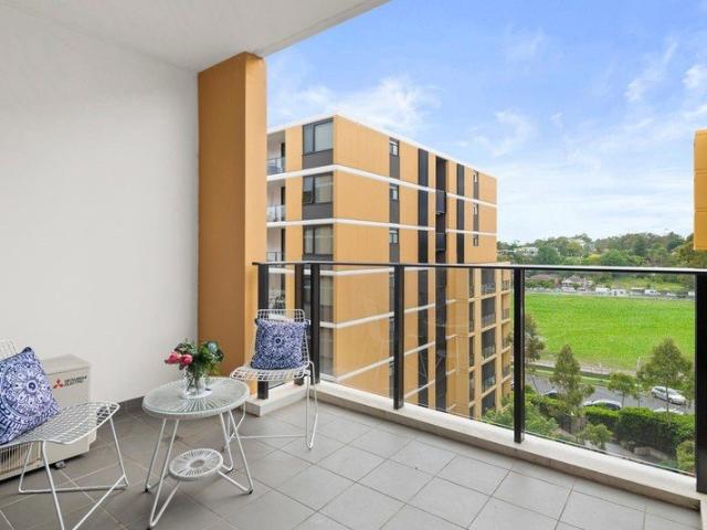 Convenient and Spacious Apartment with View