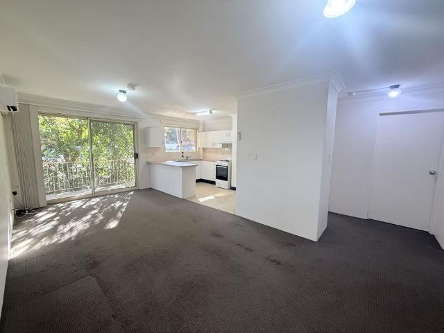 Convenient and Stylish 2 Bedroom Unit Near Westmead Train Station