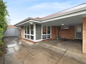 Convenient Bayside Living in a Prime Glenelg East Location