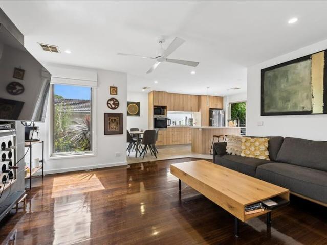 Convenient Brick Unit with Expansive Outdoor Entertaining