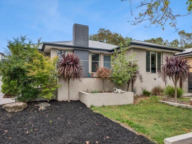 Convenient Brick Unit with Expansive Outdoor Entertaining