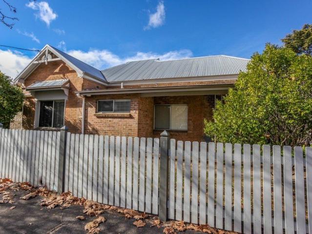 Convenient CBD Living Low Maintenance 1 Bedroom Unit