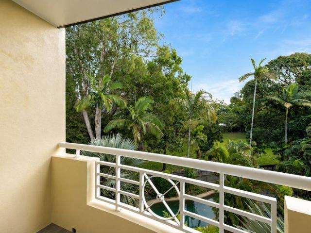 CONVENIENT CITY FRINGE LIVING RENOVATED INTERIOR VERSATILE 3RD BEDROOM OR OFFICE